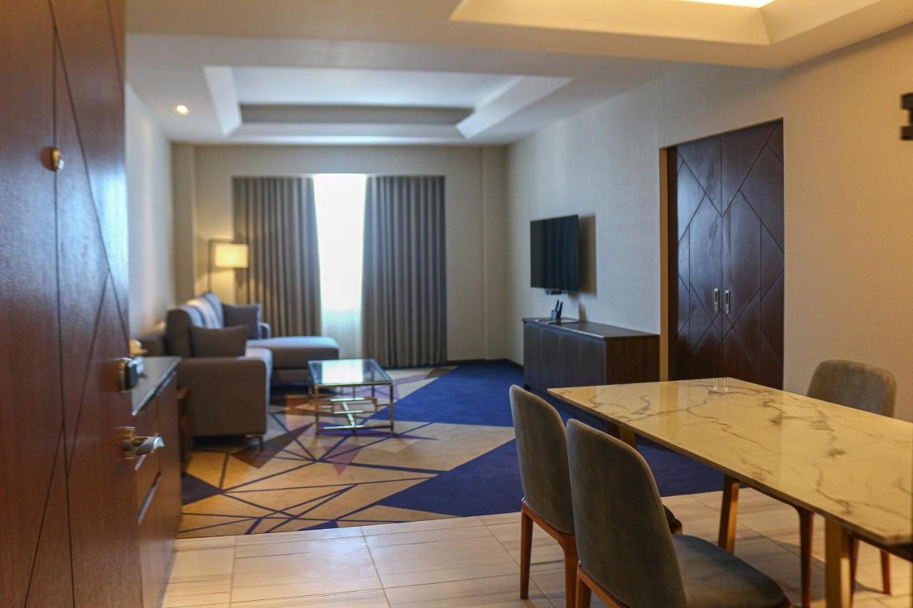 Luxent Hotel Кесон-Сити Экстерьер фото