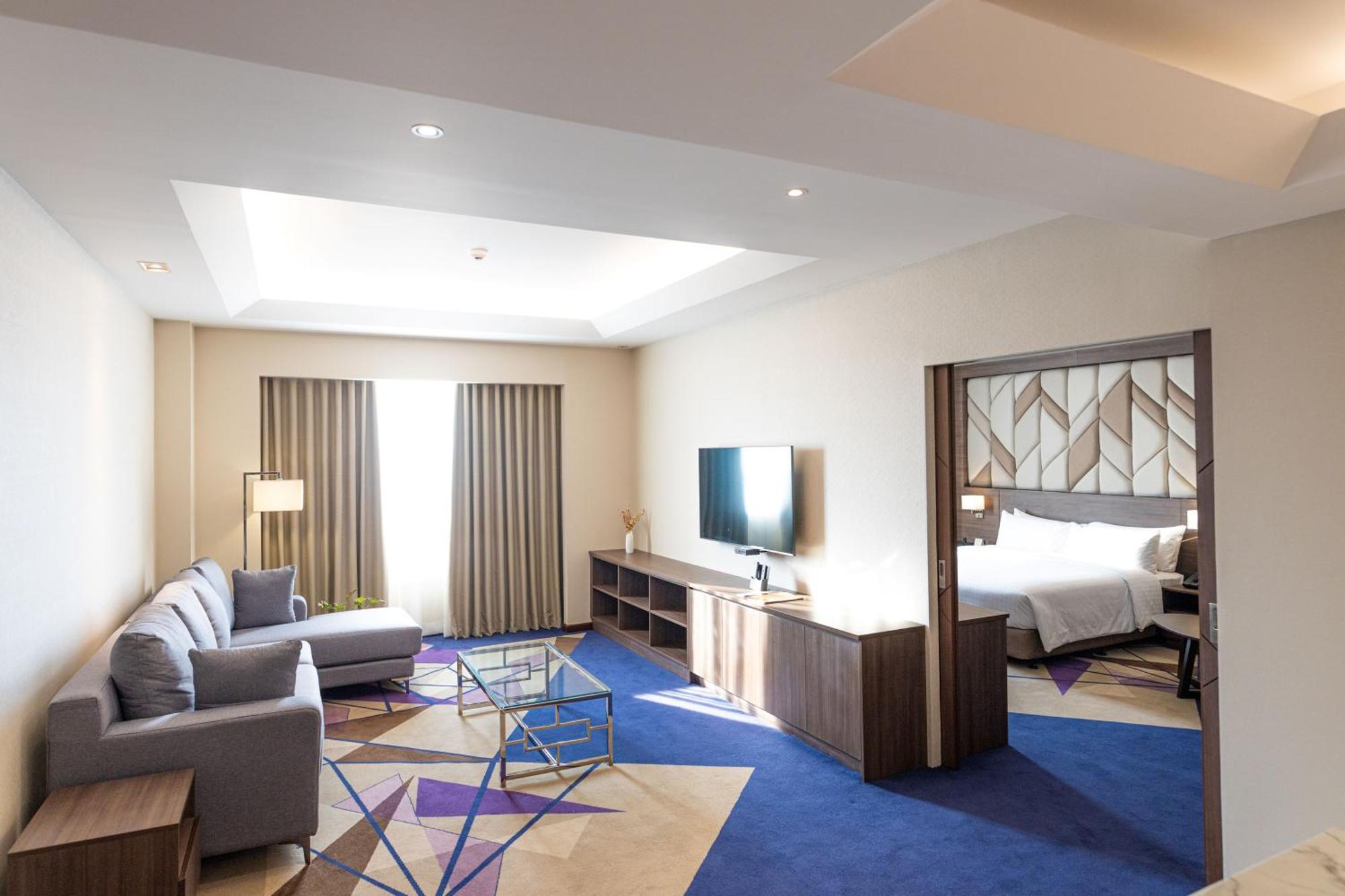 Luxent Hotel Кесон-Сити Экстерьер фото