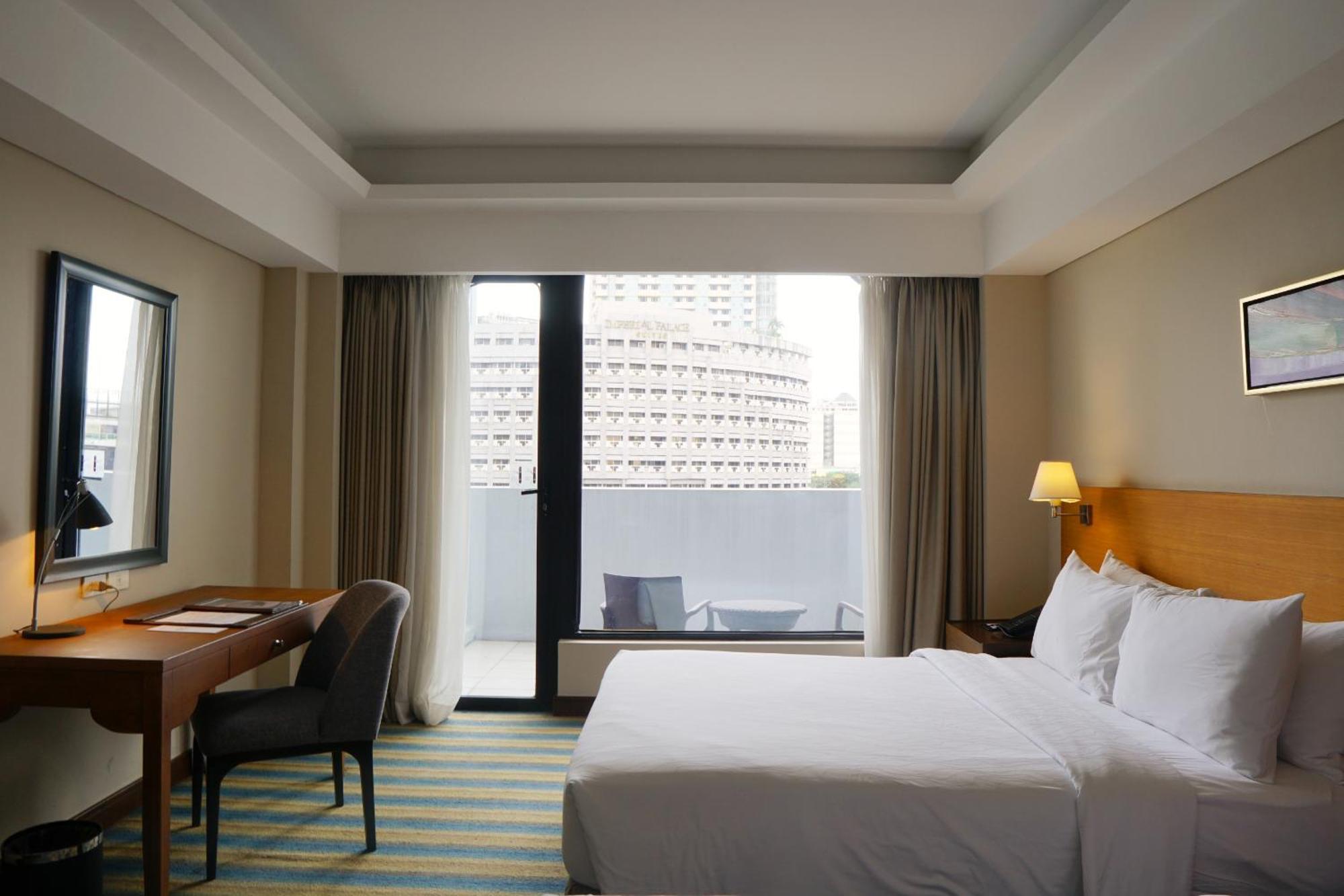 Luxent Hotel Кесон-Сити Экстерьер фото