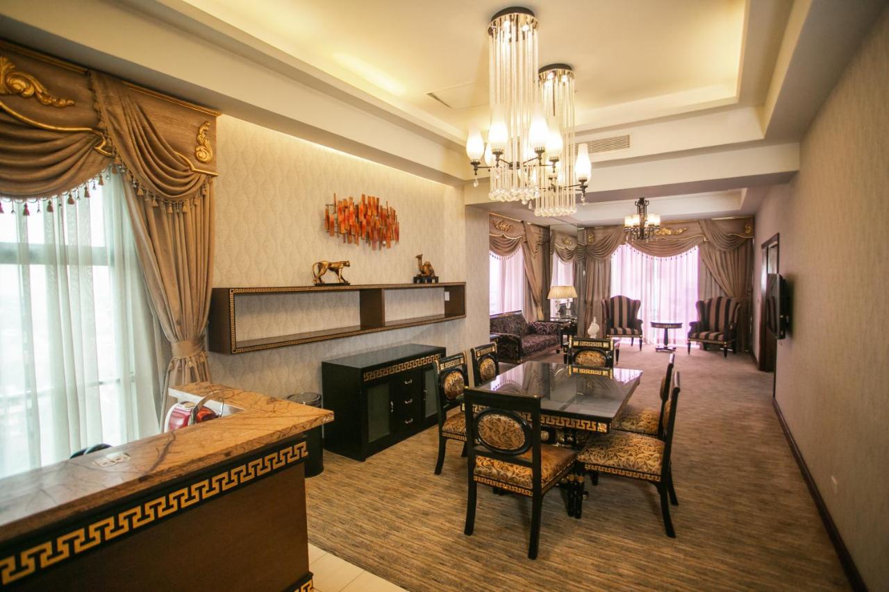 Luxent Hotel Кесон-Сити Экстерьер фото