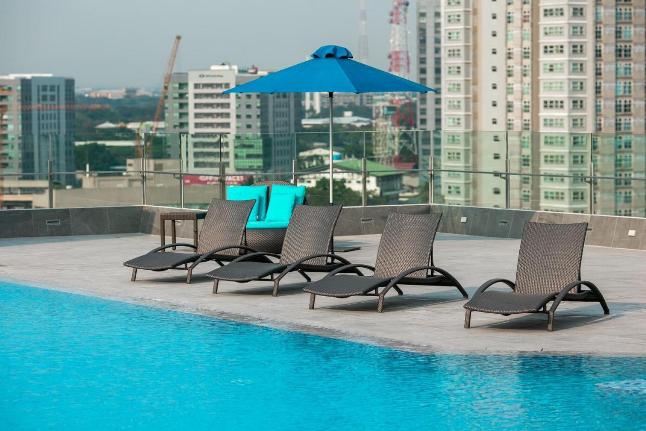Luxent Hotel Кесон-Сити Экстерьер фото