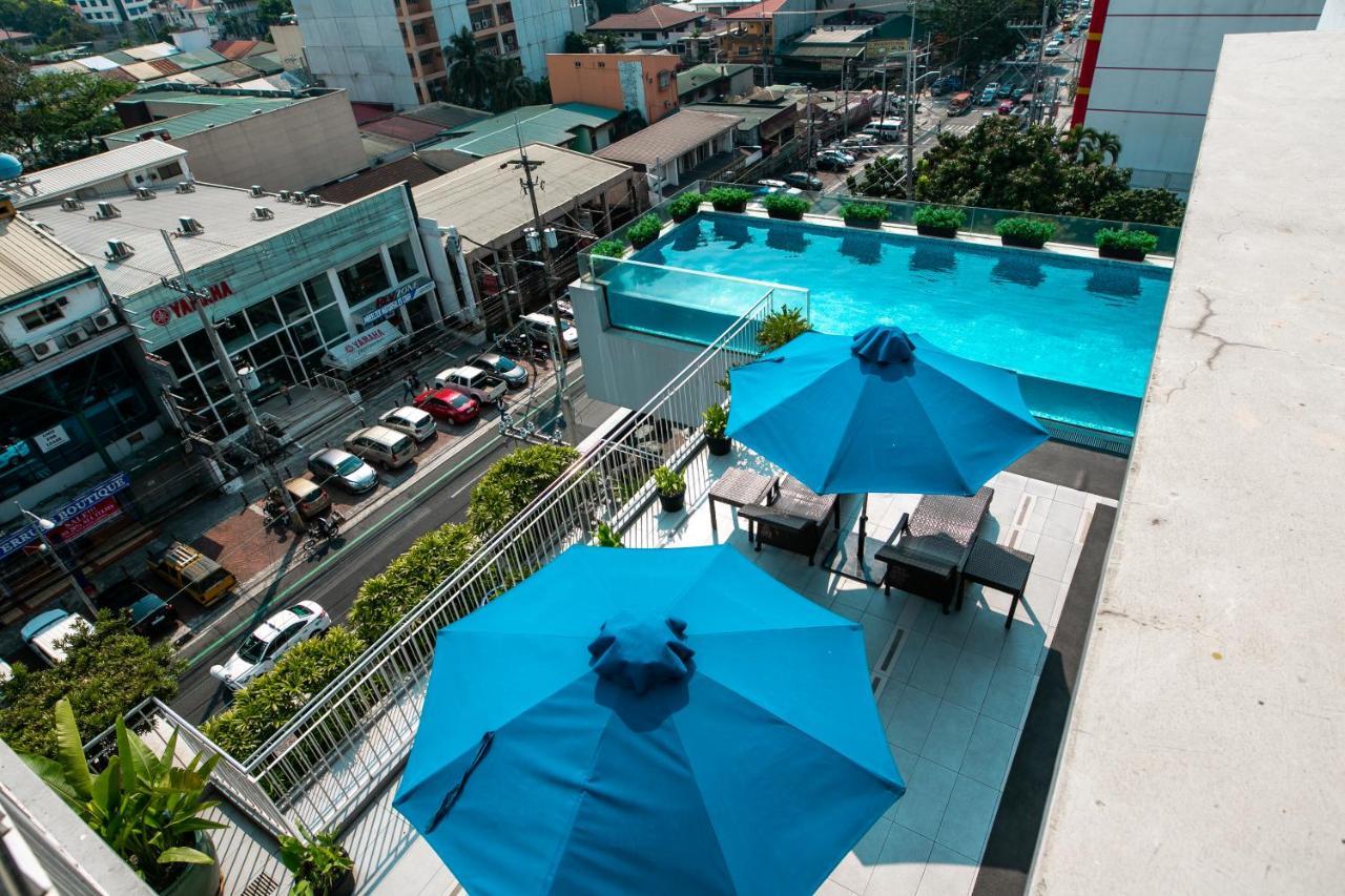 Luxent Hotel Кесон-Сити Экстерьер фото
