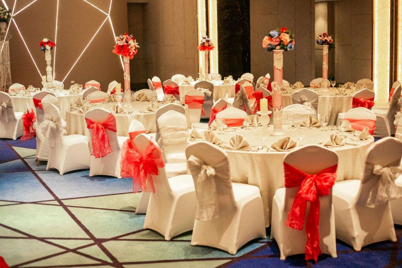 Luxent Hotel Кесон-Сити Экстерьер фото